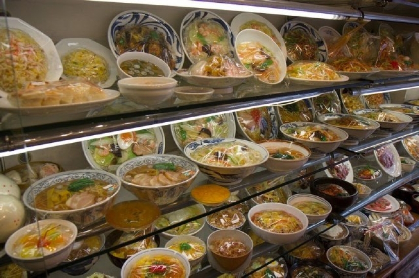 Muñecos realistas de platos en restaurantes japoneses Muñecos realistas de platos en restaurantes japoneses