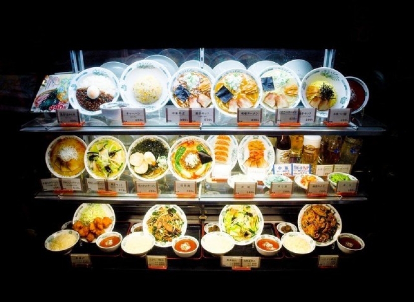 Muñecos realistas de platos en restaurantes japoneses Muñecos realistas de platos en restaurantes japoneses