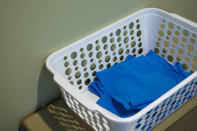 Muy feliz: un estadounidense prohibió a la familia usar papel higiénico