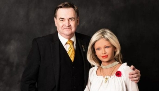 My Ideal Wife: An Australian has fallen in love with a robot doll and dreams of marrying her