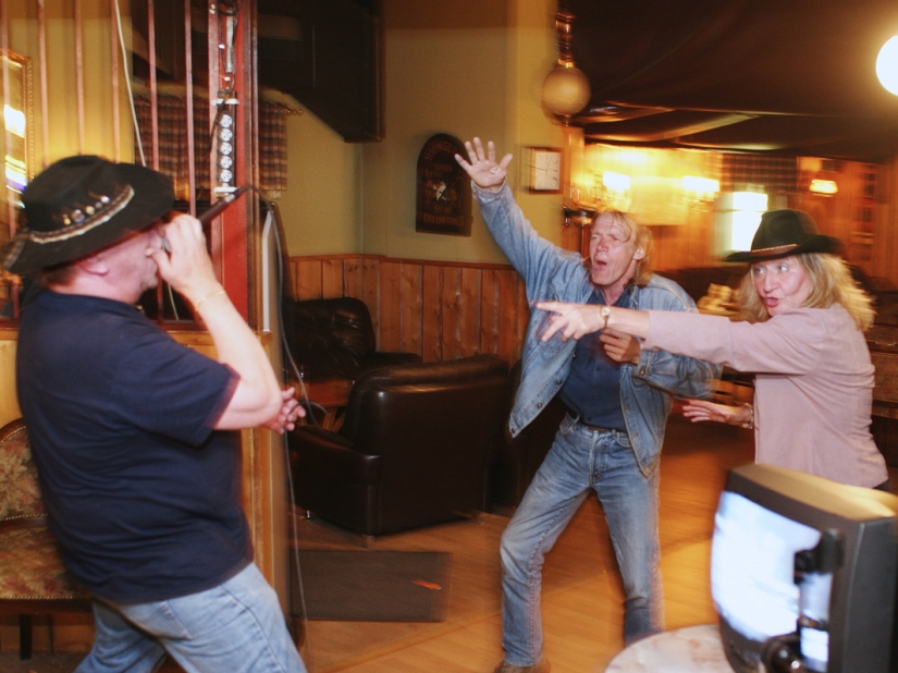 Nadie canta karaoke como los tímidos finlandeses Nadie canta karaoke como los tímidos finlandeses