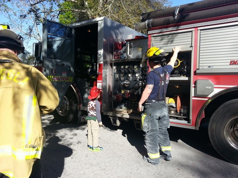 Nadie vino al cumpleaños del niño, y eso es lo que se le ocurrió a su madre Nadie vino al cumpleaños del niño, y eso es lo que se le ocurrió a su madre