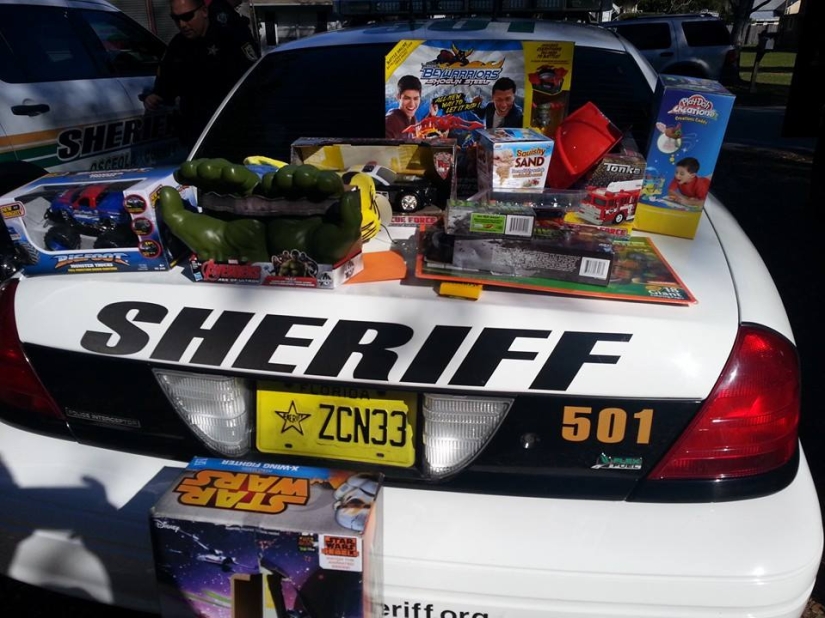 Nadie vino al cumpleaños del niño, y eso es lo que se le ocurrió a su madre Nadie vino al cumpleaños del niño, y eso es lo que se le ocurrió a su madre