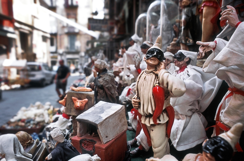 Naples Awakens the Five Senses