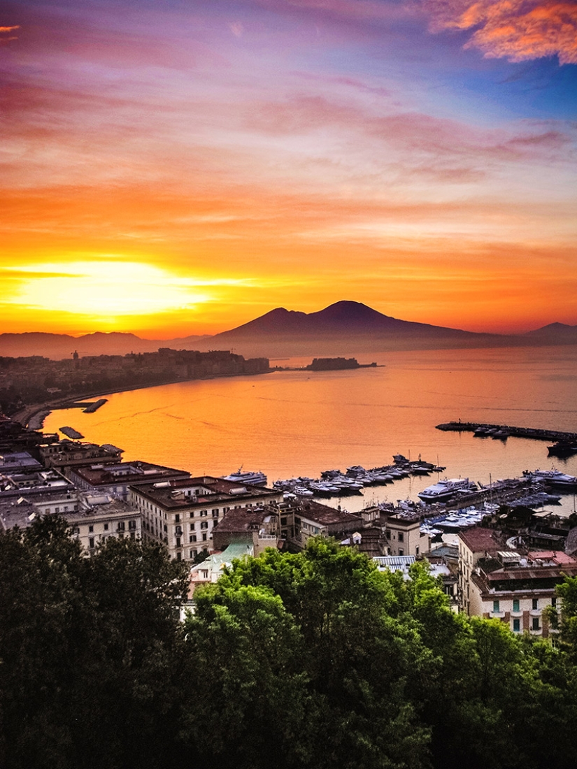 Naples Awakens the Five Senses