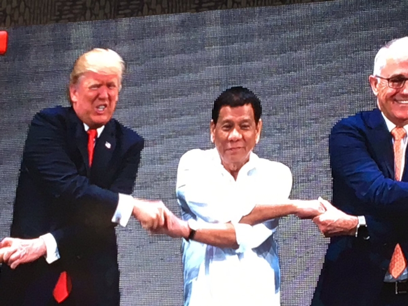 Neither Trump nor Medvedev coped with the group handshake Neither Trump nor Medvedev coped with the group handshake