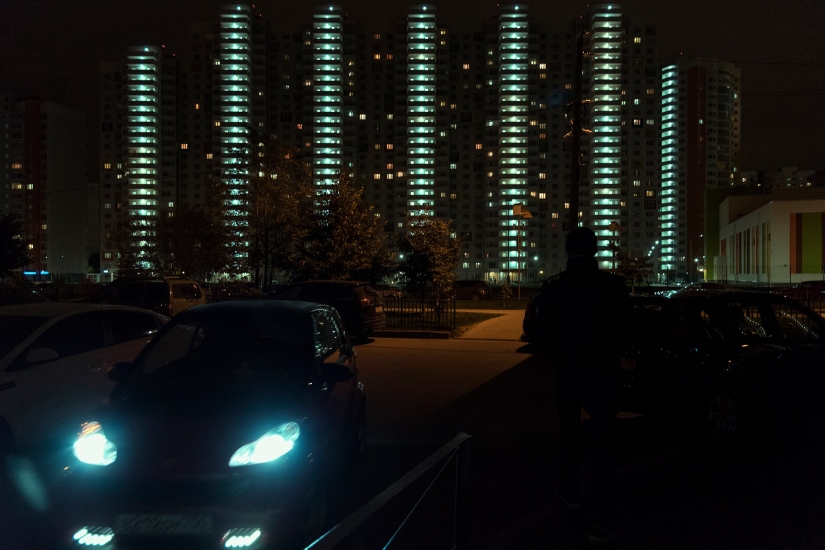 Neon cyberpunk fantasy: the outskirts of Moscow as you have never seen them Neon cyberpunk fantasy: the outskirts of Moscow as you have never seen them