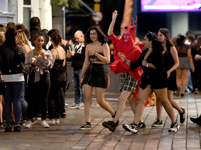 New for everything ready: 5,000 first-year students of Portsmouth University hung out in clubs until the morning