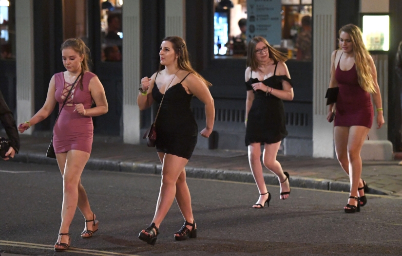 New for everything ready: 5,000 first-year students of Portsmouth University hung out in clubs until the morning