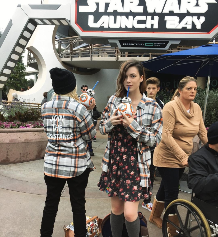 Nika Midget es una estrella de Twitch de 24 años con hermosos pechos Nika Midget es una estrella de Twitch de 24 años con hermosos pechos