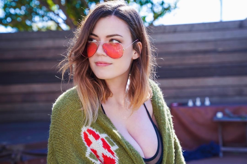 Nika Midget is a 24-year-old Twitch star with gorgeous breasts