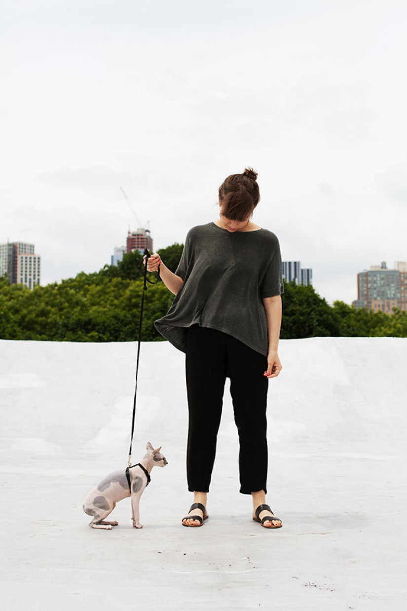 Niñas que han albergado gatos callejeros