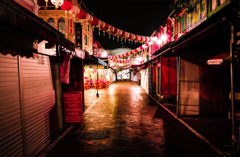 No entendemos: por qué los multan y encarcelan en Singapur