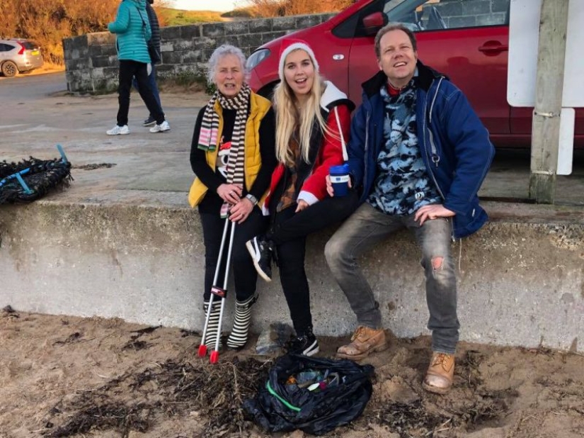 No es la temporada de playa: cómo una abuela inglesa de 70 años salva la costa de la basura No es la temporada de playa: cómo una abuela inglesa de 70 años salva la costa de la basura