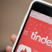 No necesita sexo, necesita pasta. Extraño hombre de Tinder gana corazones