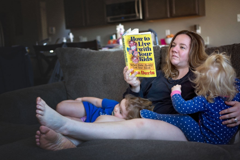 No personal space, rest and sleep: the photographer showed honest photos about what it's like to be a mother