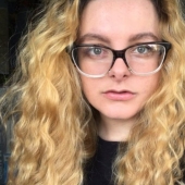 ¡No puedes verlo! El estadounidense repitió la falda de la marca, y no resultó peor que la original