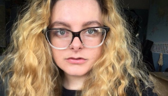 ¡No puedes verlo! El estadounidense repitió la falda de la marca, y no resultó peor que la original