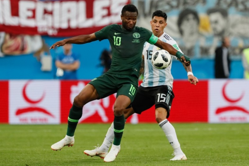 "No puedo decepcionar a 180 millones de nigerianos": antes del partido contra Argentina, el capitán de la selección nigeriana secuestró a su padre "No puedo decepcionar a 180 millones de nigerianos": antes del partido contra Argentina, el capitán de la selección nigeriana secuestró a su padre