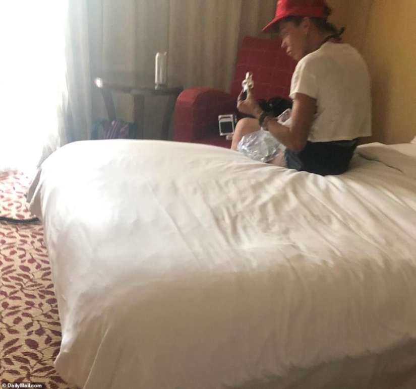 No se lava para no ser violada: la modelo, que se convirtió en una mujer sin hogar, rechazó la ayuda y regresó a las calles No se lava para no ser violada: la modelo, que se convirtió en una mujer sin hogar, rechazó la ayuda y regresó a las calles