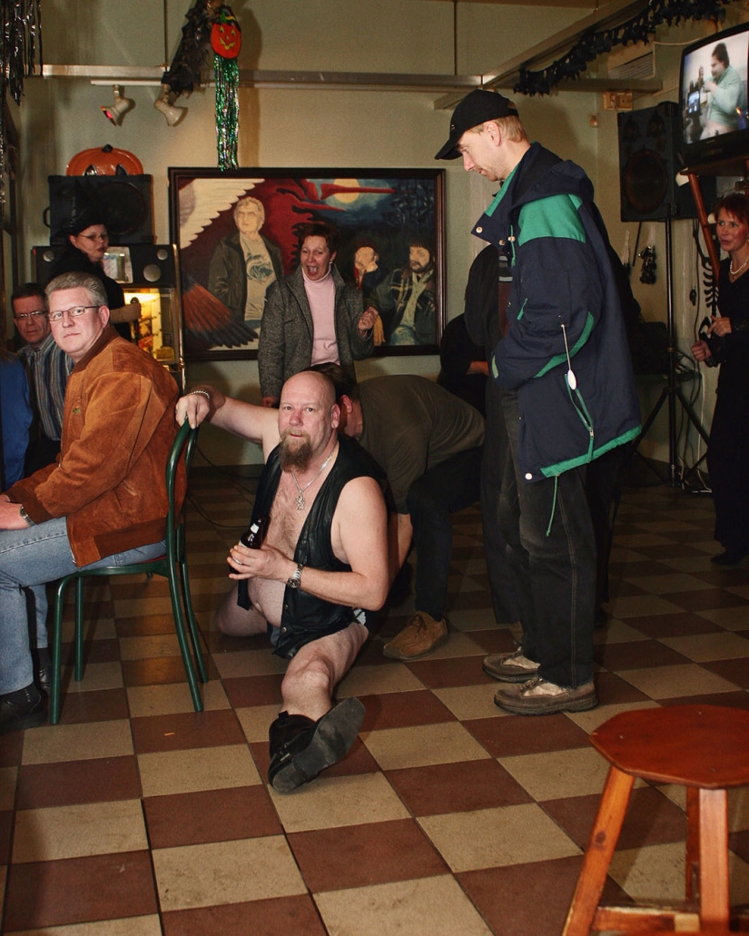 Nobody sings karaoke like shy Finns