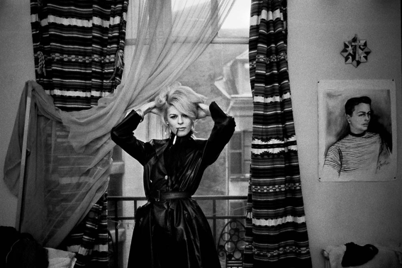 Noches de insomnio en el barrio rojo: cómo vivían los transexuales franceses a principios de los años 60 Noches de insomnio en el barrio rojo: cómo vivían los transexuales franceses a principios de los años 60