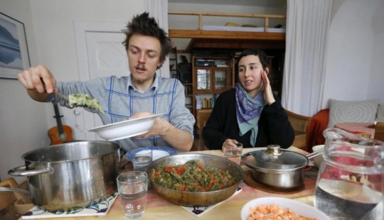 Nos alimentamos de la basura, ¿y tú? Nos alimentamos de la basura, ¿y tú?