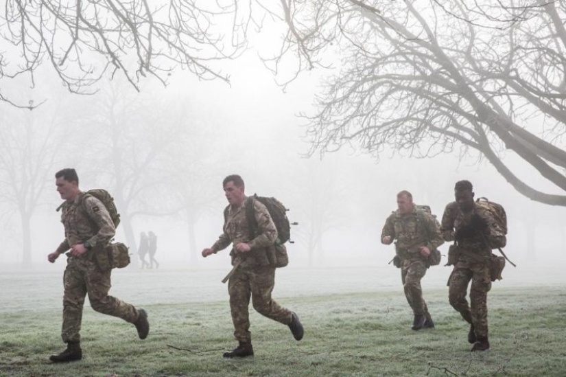 Not a weak sex: a woman for the first time brilliantly passed the hardest tests in the Parachute Regiment