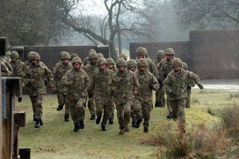 Not a weak sex: a woman for the first time brilliantly passed the hardest tests in the Parachute Regiment