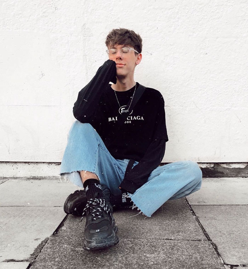 Not all that glitters is gold: how a 19-year-old guy creates the appearance of a luxurious life