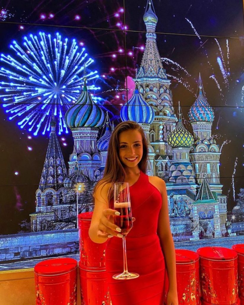 Not childish: very young stars who dress like adults