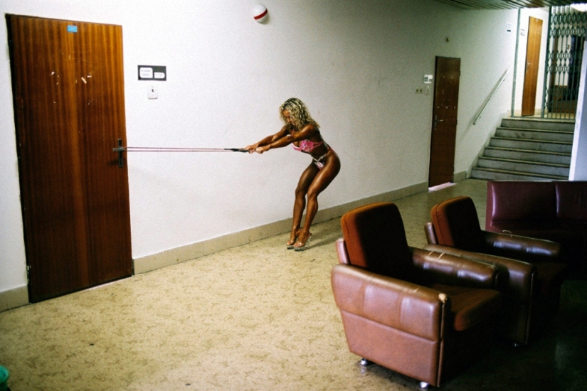 "Nothing special" or absurd photos