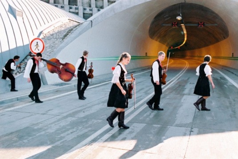 "Nothing special" or absurd photos