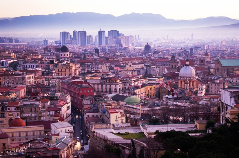 Nápoles despierta los cinco sentidos