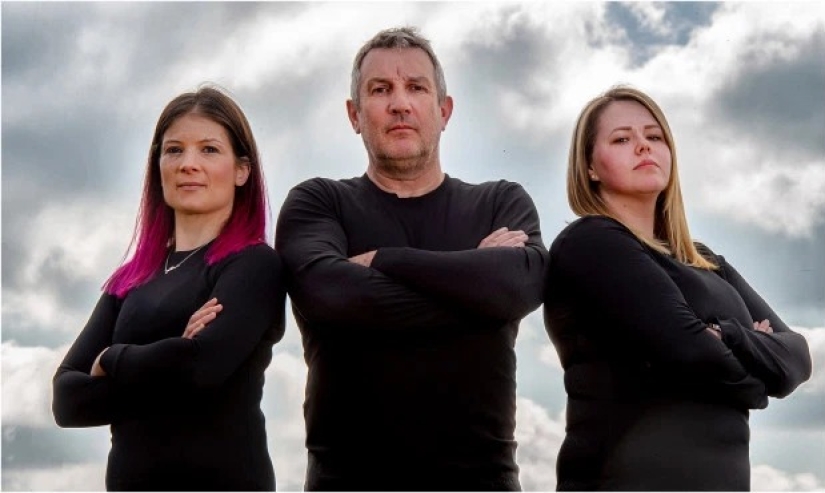 Nudista del Reino Unido nada desnudo en un barco, preparándose para cruzar el Océano Atlántico Nudista del Reino Unido nada desnudo en un barco, preparándose para cruzar el Océano Atlántico