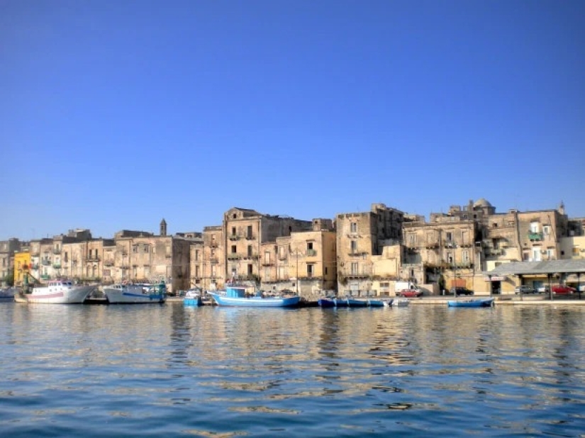 Offer of the year: a house on the sunny Italian coast for just 1 euro