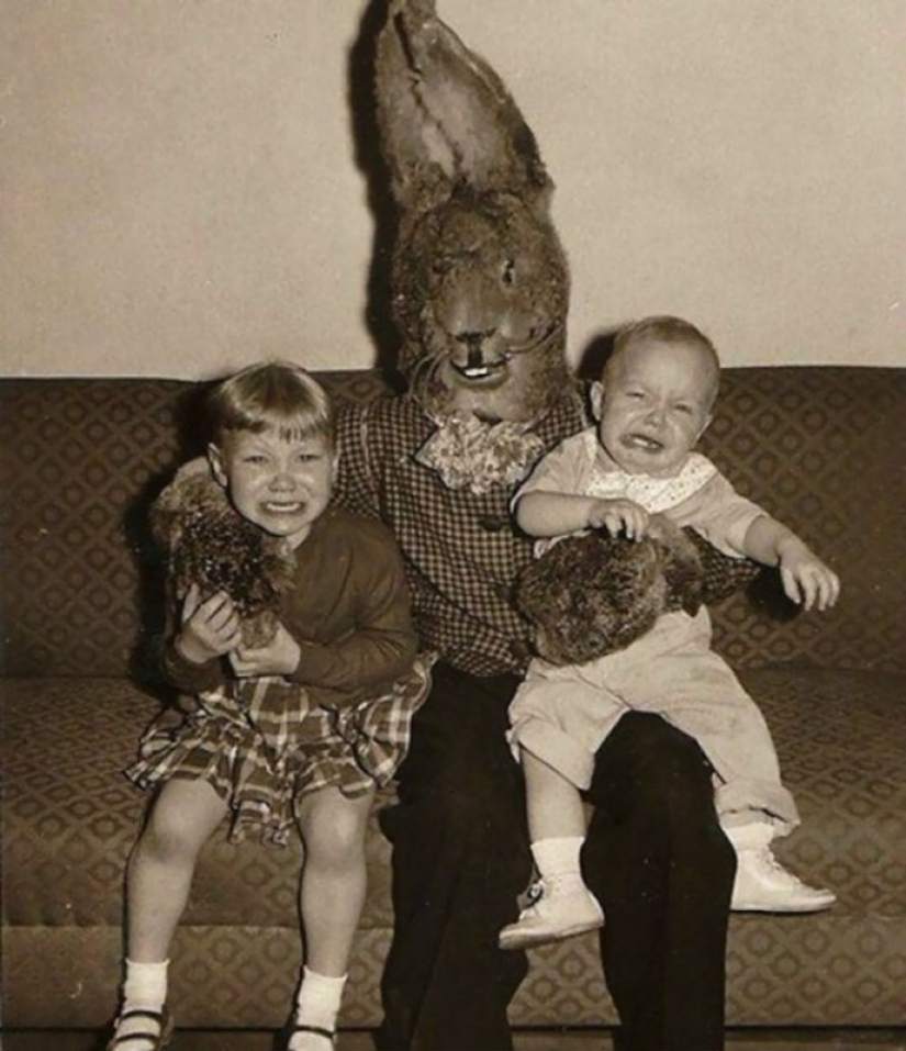 Old children's photos with Easter bunnies that make the hair stand on end