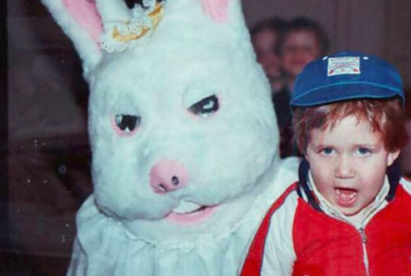 Old children's photos with Easter bunnies that make the hair stand on end