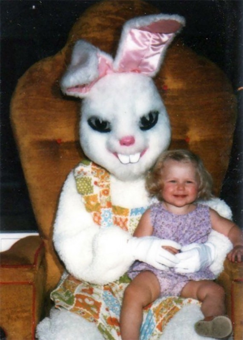 Old children's photos with Easter bunnies that make the hair stand on end