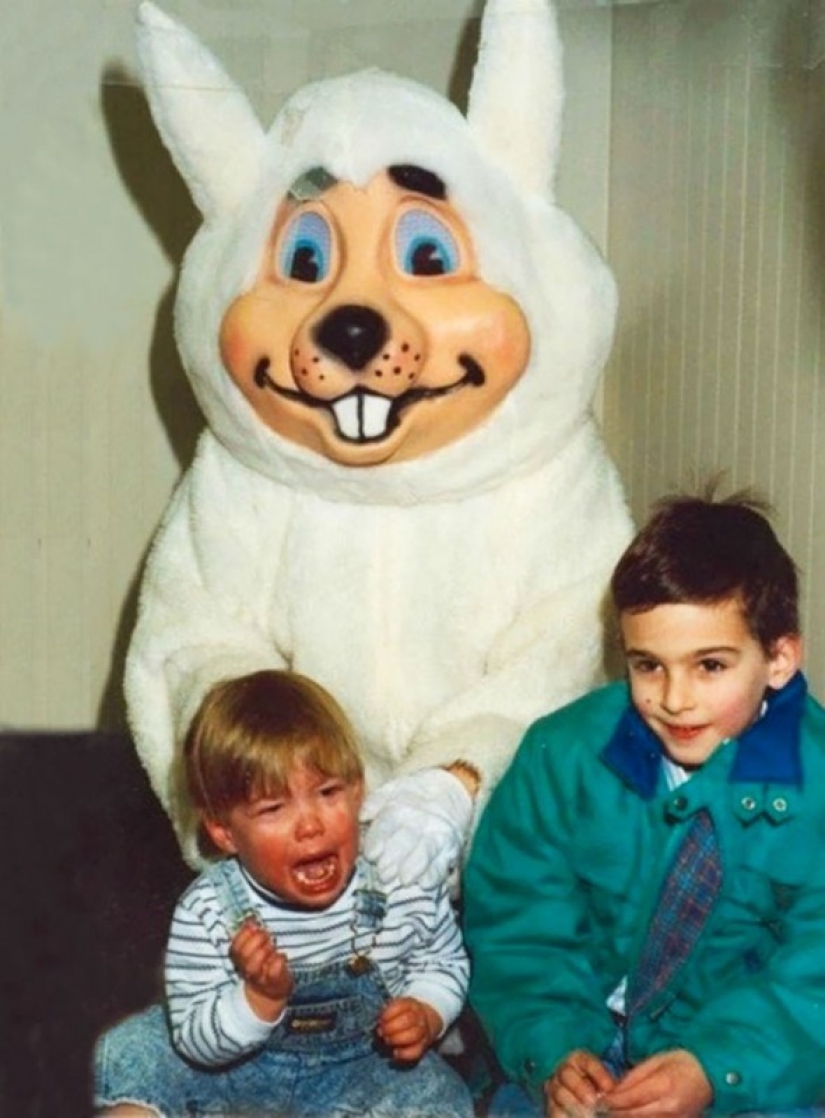 Old children's photos with Easter bunnies that make the hair stand on end