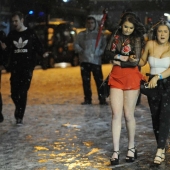 On stilettos through snow and wind: even the "Beast from the East" did not stop British women from wanting to get drunk on the weekend