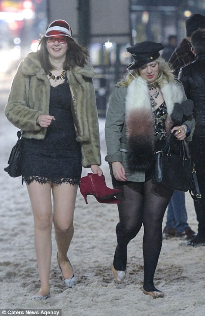 On stilettos through snow and wind: even the "Beast from the East" did not stop British women from wanting to get drunk on the weekend On stilettos through snow and wind: even the "Beast from the East" did not stop British women from wanting to get drunk on the weekend