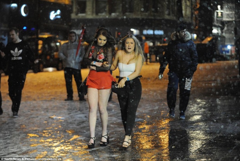 On stilettos through snow and wind: even the "Beast from the East" did not stop British women from wanting to get drunk on the weekend On stilettos through snow and wind: even the "Beast from the East" did not stop British women from wanting to get drunk on the weekend