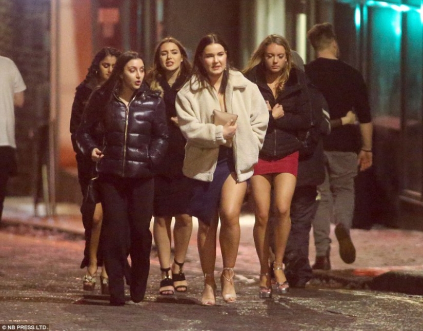 On stilettos through snow and wind: even the "Beast from the East" did not stop British women from wanting to get drunk on the weekend On stilettos through snow and wind: even the "Beast from the East" did not stop British women from wanting to get drunk on the weekend