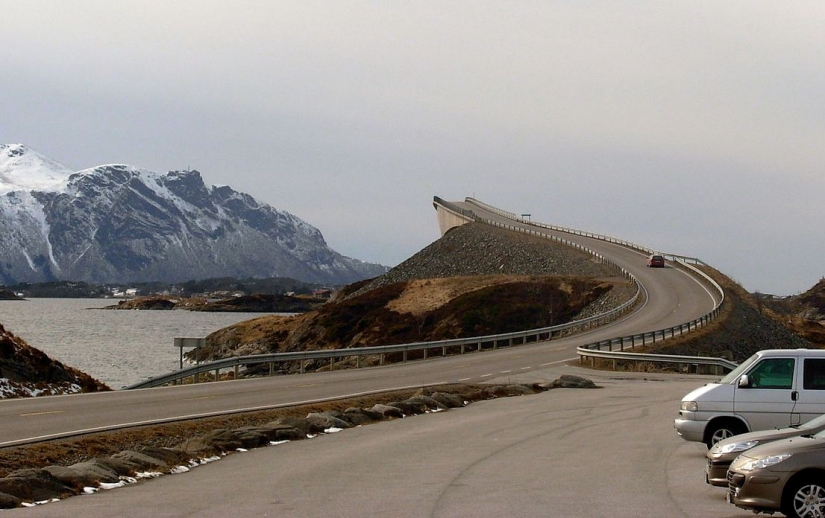 On the roads of Norway: "Attention! You are entering a bridge that leads to nowhere"