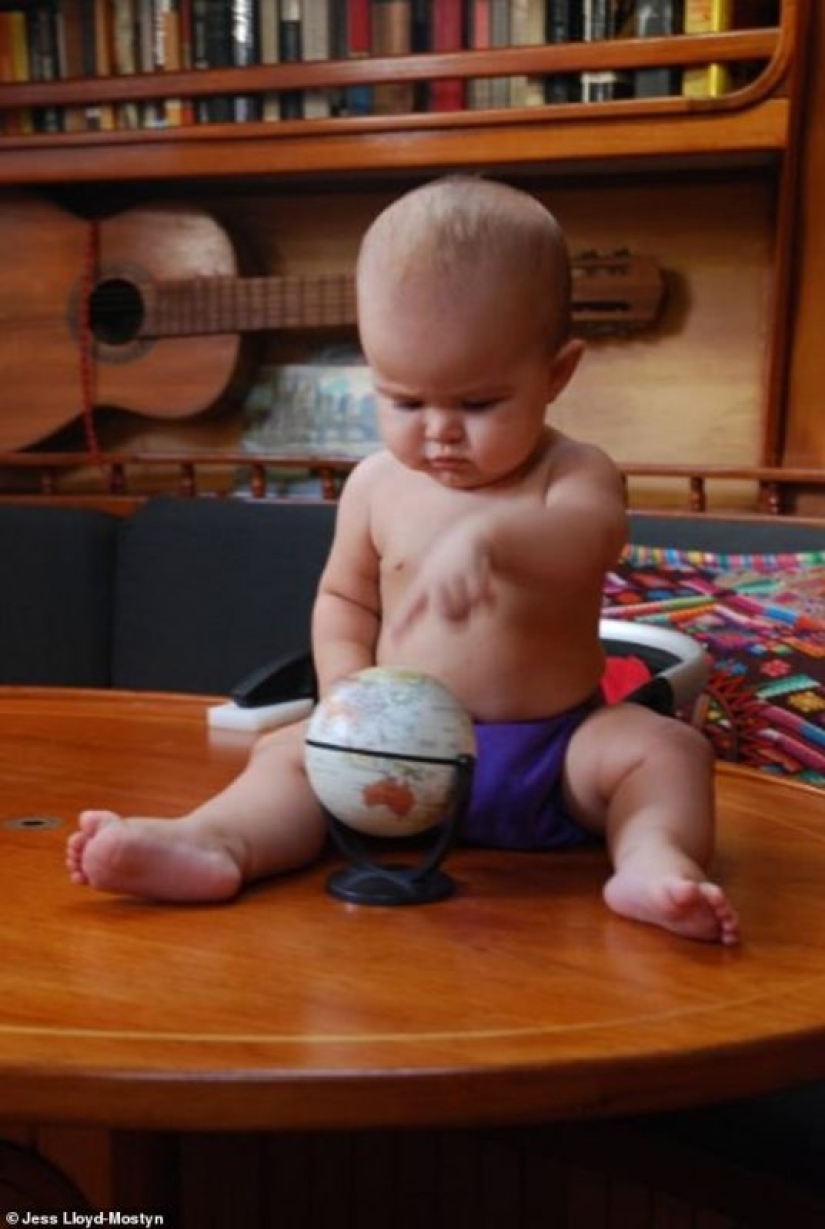 On the same wave: the couple have been traveling on the high seas for 8 years and have given birth to three children during this time