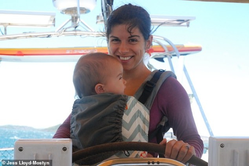 On the same wave: the couple have been traveling on the high seas for 8 years and have given birth to three children during this time