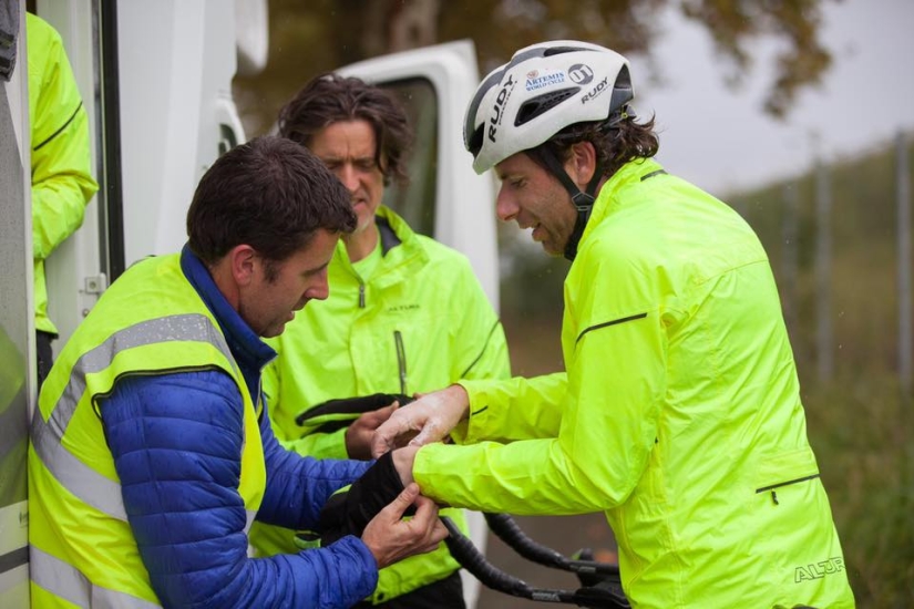 On two wheels around the world: cyclist sets world record in just 79 days On two wheels around the world: cyclist sets world record in just 79 days