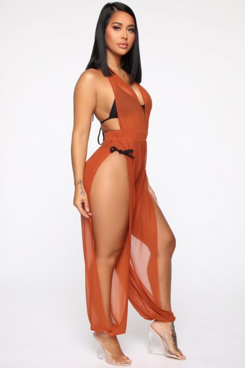 Oriental temptation: sexy jumpsuit like Princess Jasmine from Fashion Nova Oriental temptation: sexy jumpsuit like Princess Jasmine from Fashion Nova