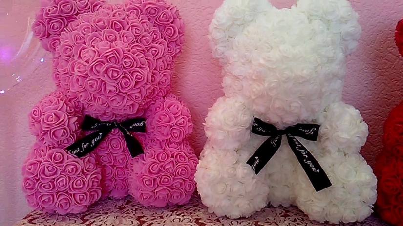 "Oso de rosas": de dónde vino este regalo de moda y cómo hacerlo usted mismo
